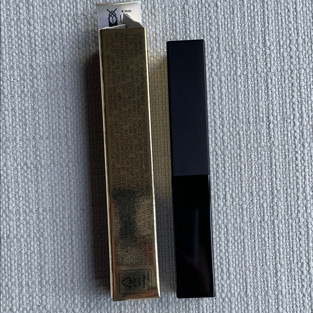 Yves Saint Laurent Slim Velvet Radical Lipstick - 320 scorching brown - Picture 9 of 12